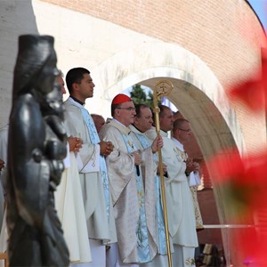 Kardinal Bozanić: "Potrebno je promicati, braniti i čuvati obitelji jer one su najveće dobro našega društva"